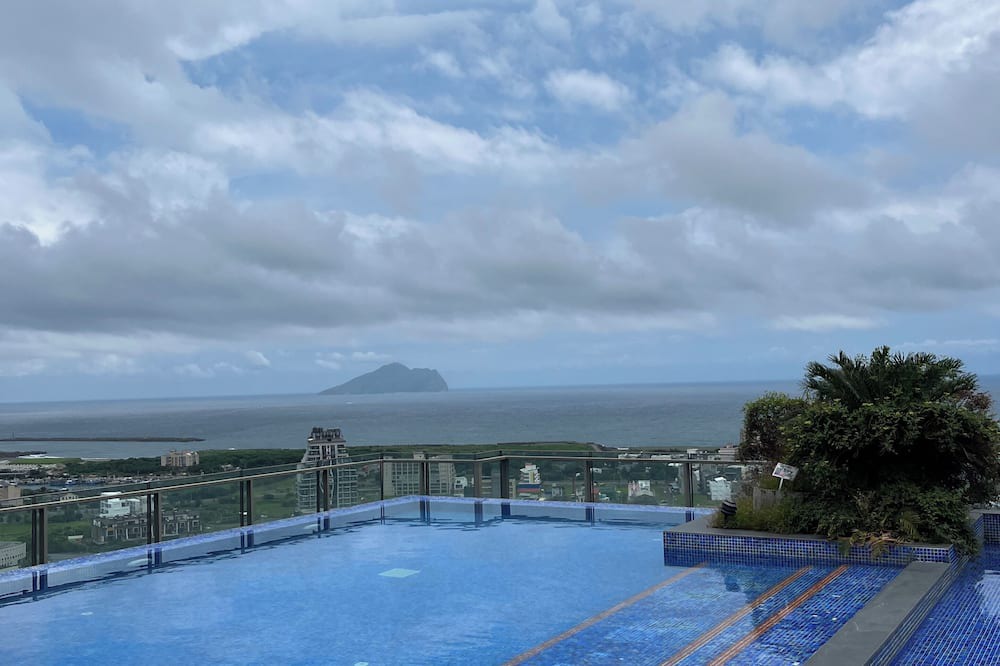 Toucheng House | Indulge in a private hot spring with a breathtaking view of Turtle Island, Yilan