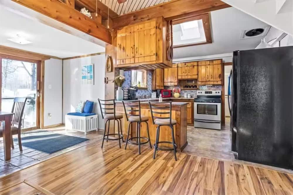 Town of Richmond Cottage | Honeoye Happiness Year Round Lake View/Access 3 BR