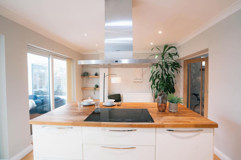York House | Kick back and relax in this spacious 4-Bedroom Home near York Wildlife Reserve