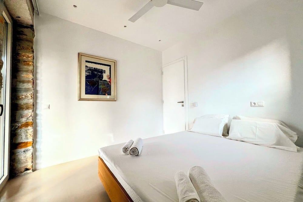 Koundouros Apartment | Tzia Authentic Stone Apt with Sea View