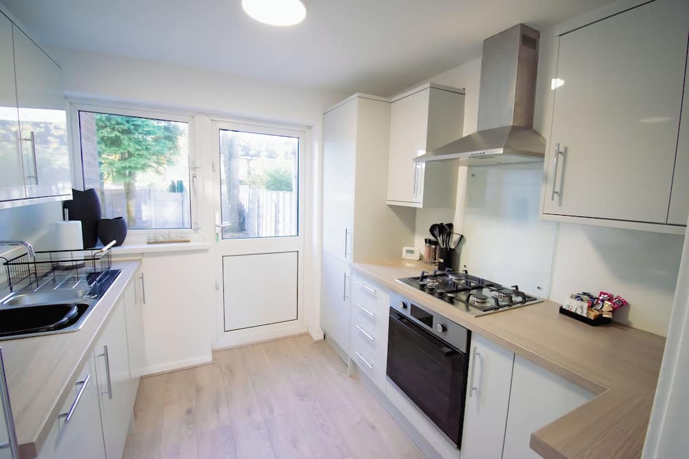 Kearsley House | 4 Bedroom House in Whitefield