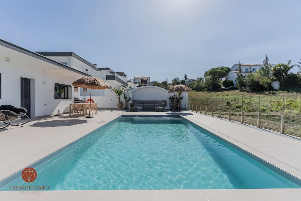 Cadaval Cottage | Your perfect country retreat! Villa with saltwater swimming pool.
