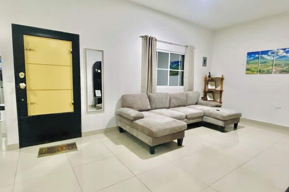 El Porvenir House | Casita near the airport and in the center of El Salvador.