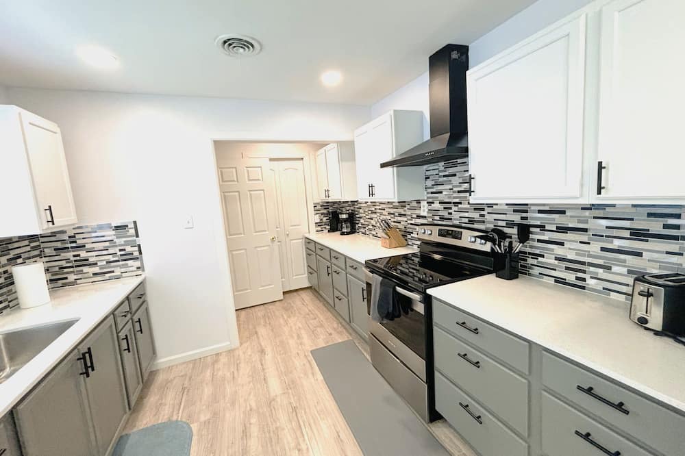 Farmers Branch House | Charming Family Home in Quiet Farmers Branch