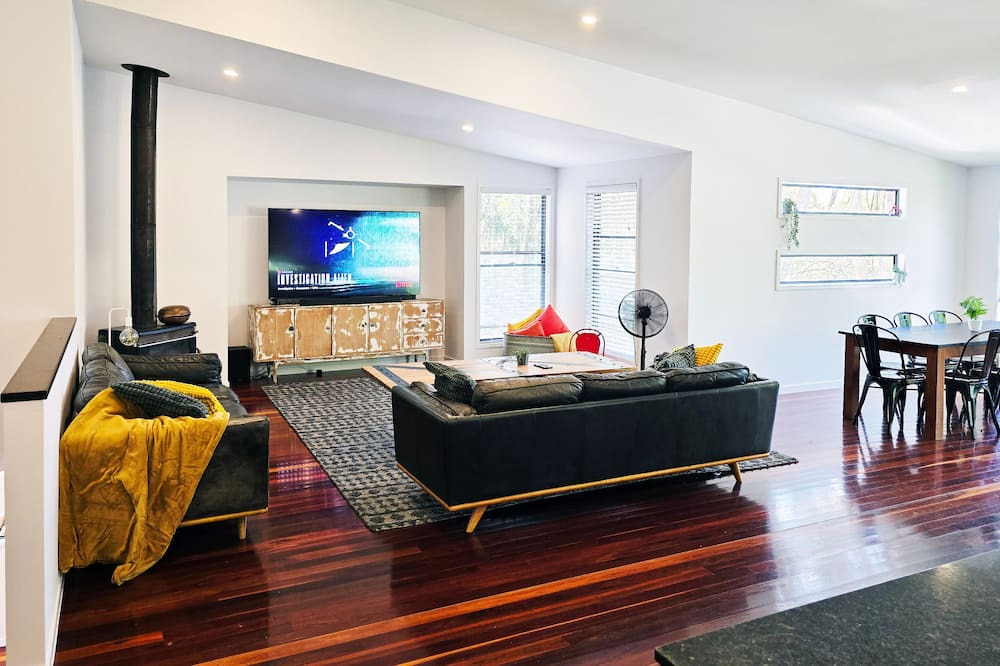 Sunshine Coast House | Split level multi-family tropical beach house