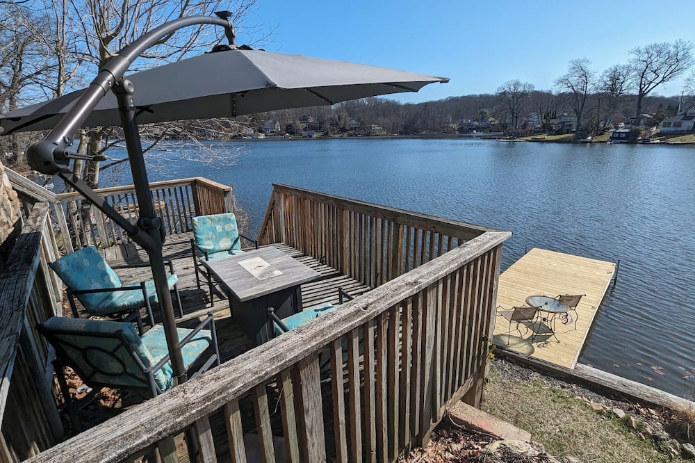 Hopatcong House | Peaceful Lakefront Home in no-wake zone