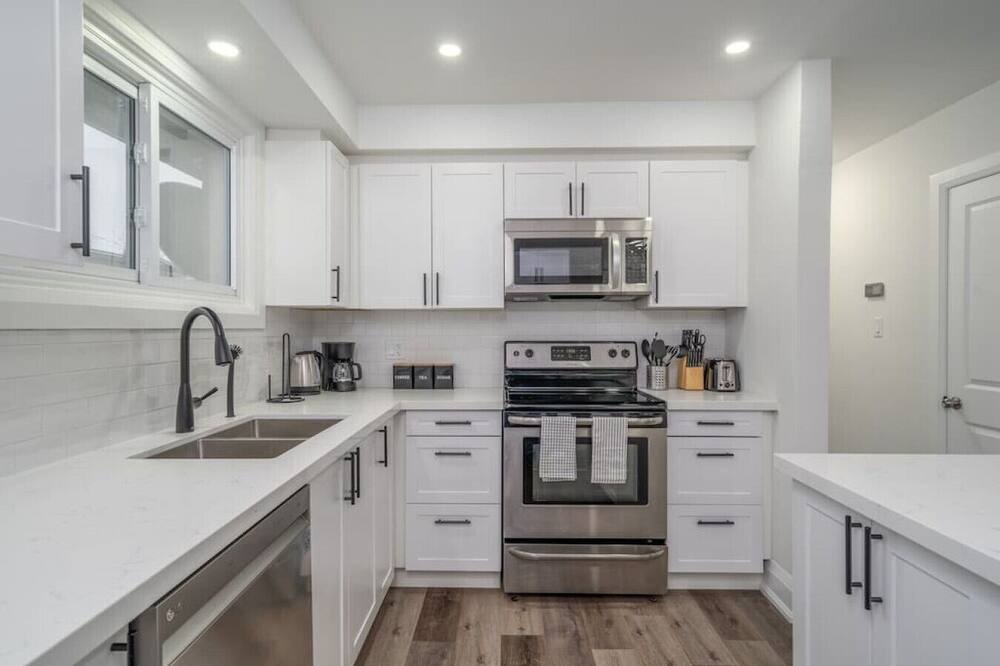 Hamilton House | 3 bed w/work desk+wi-fi Mins to college+hospital