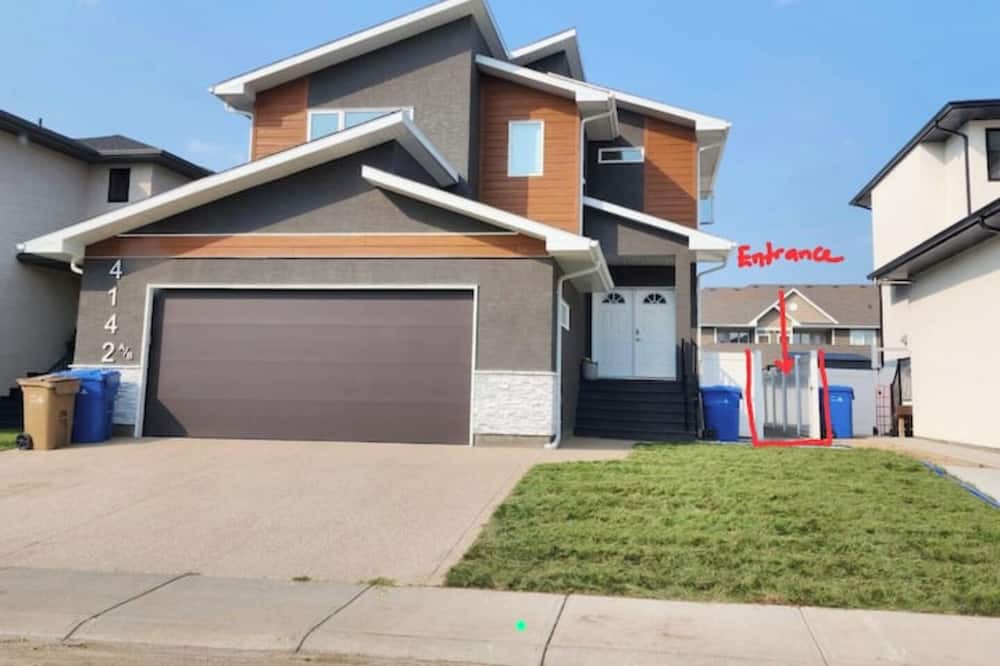 Regina Apartment | Home Away From Home