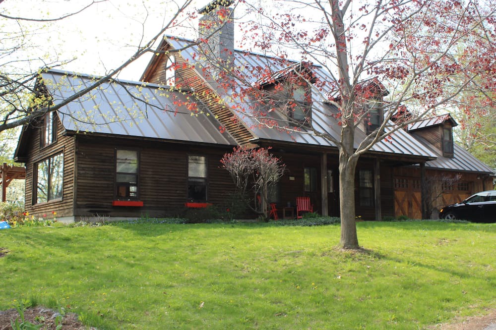 Middlebury Apartment | Charming 1-bedroom apartment in beautiful Middlebury