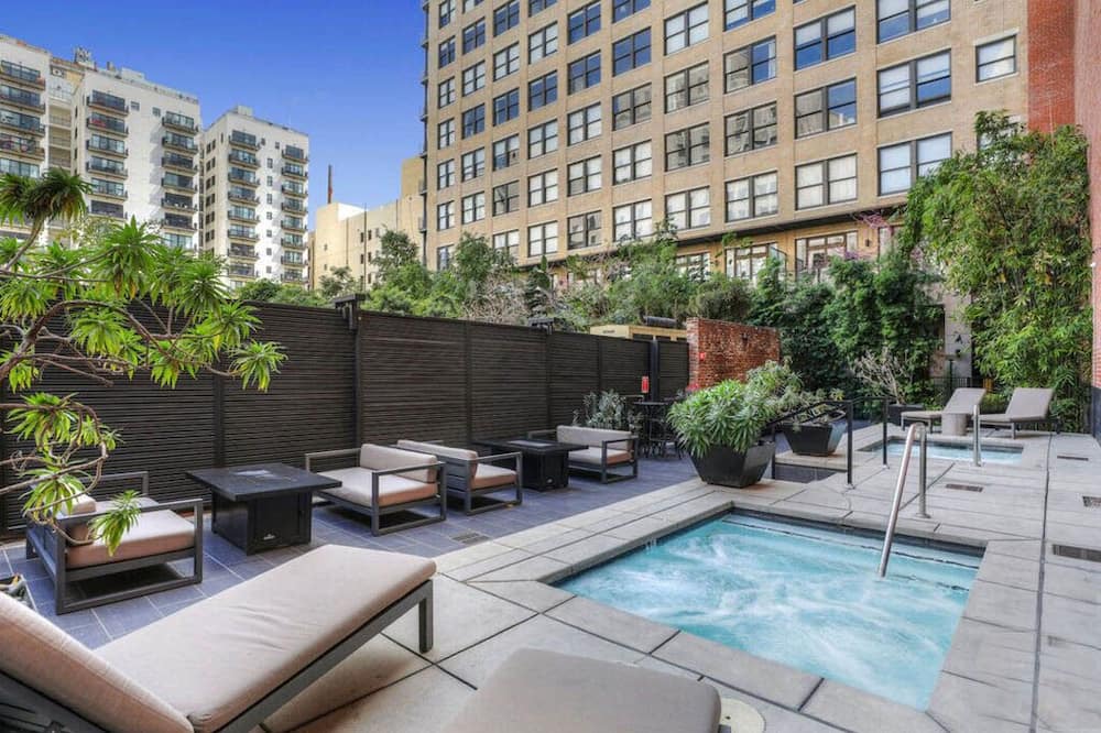 Downtown Los Angeles Condo | Charming NY-Style Loft in Historic Core + 2 Full Baths