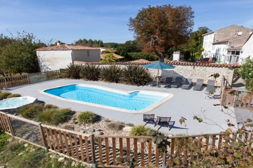 Saint-Romain-de-Benet House | Gîte le sun house - family gite for 7 people between countryside and ocean