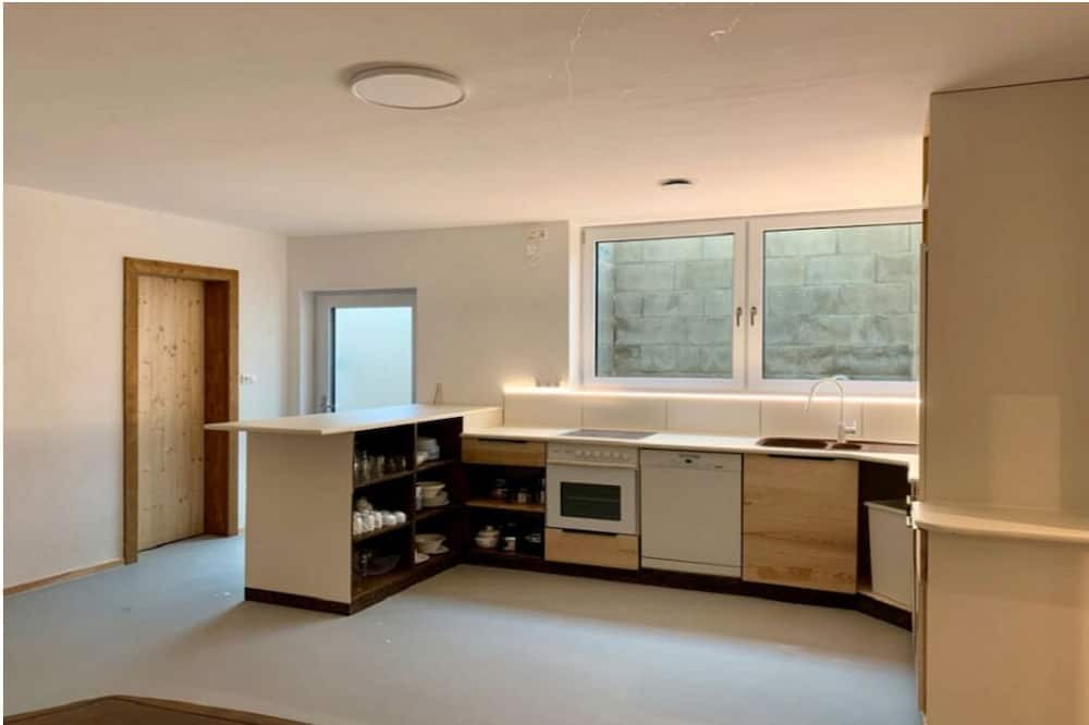 Westendorf Apartment | Bright 4-room basement apartment with private access and 3 parking spaces