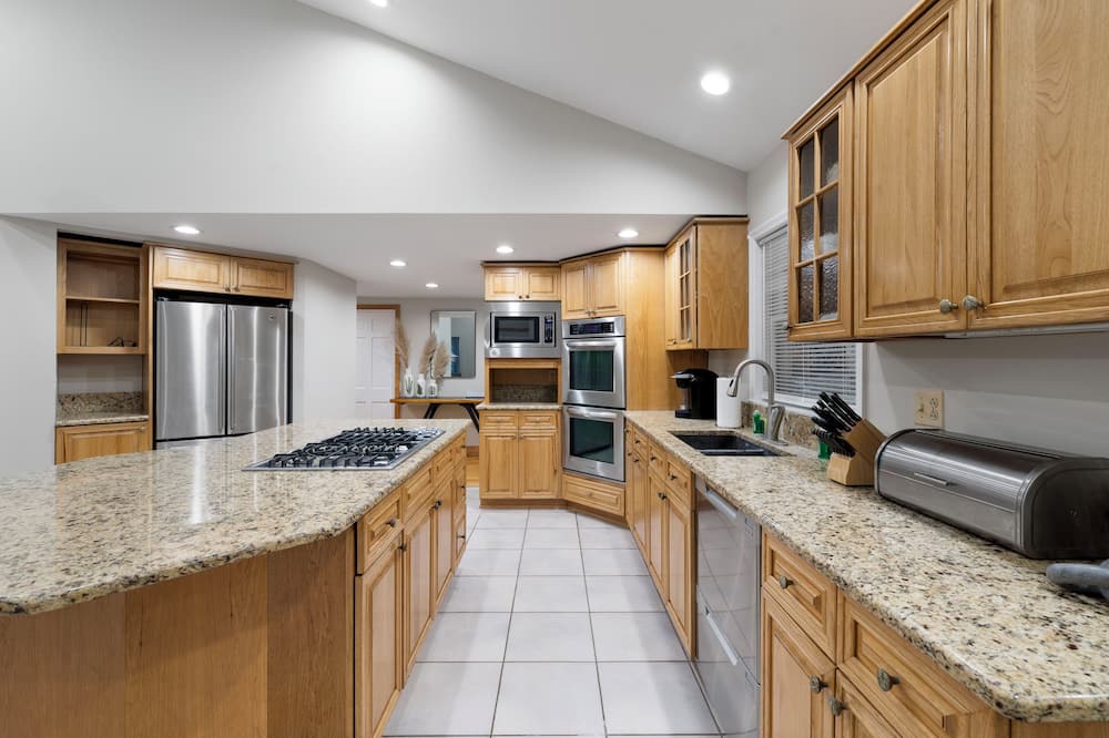 Town of Ramapo House | Spacious w/ Huge Yard, Pool, Fire Pit & Billiards