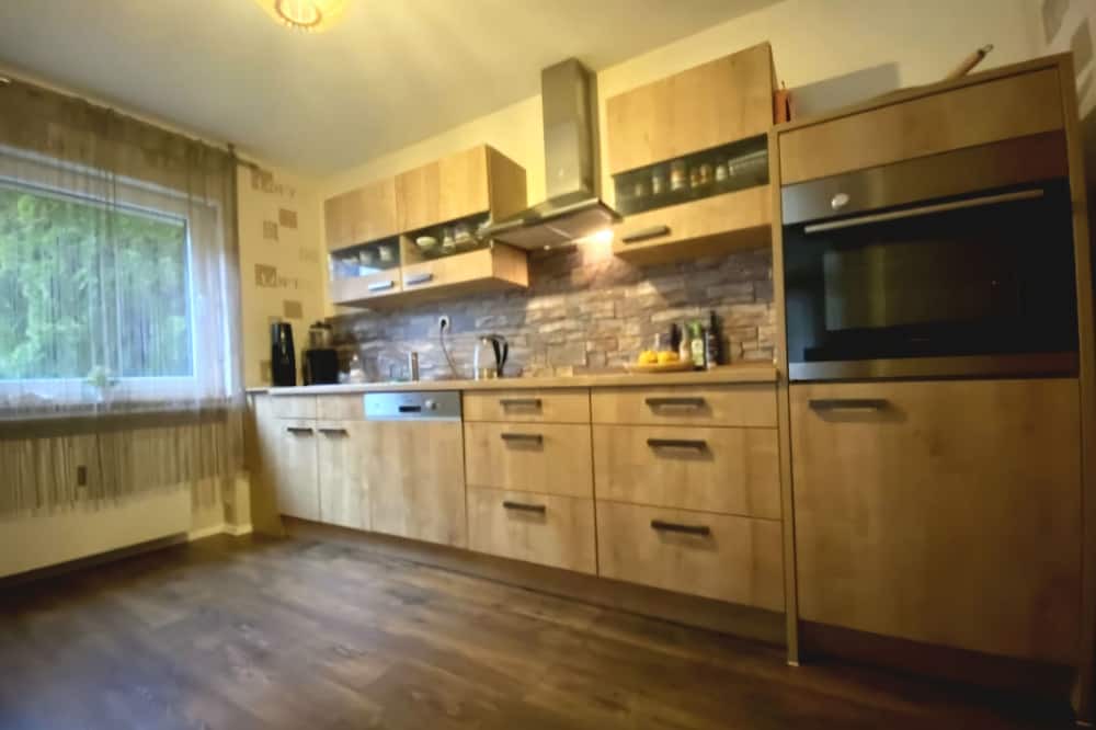 Marburg Apartment | Marburg Apartment relaxed Erwin in a quiet location on the edge of the forest with balcony