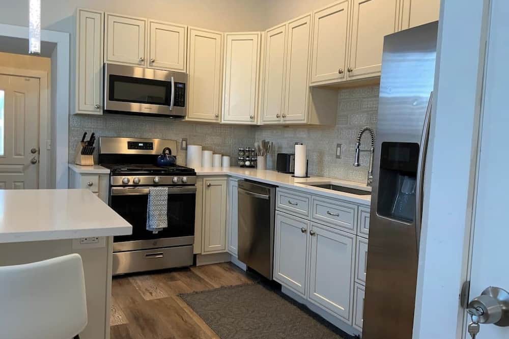 Baker House | Charming 3-bedroom House in Trendy South Broadway Neighborhood