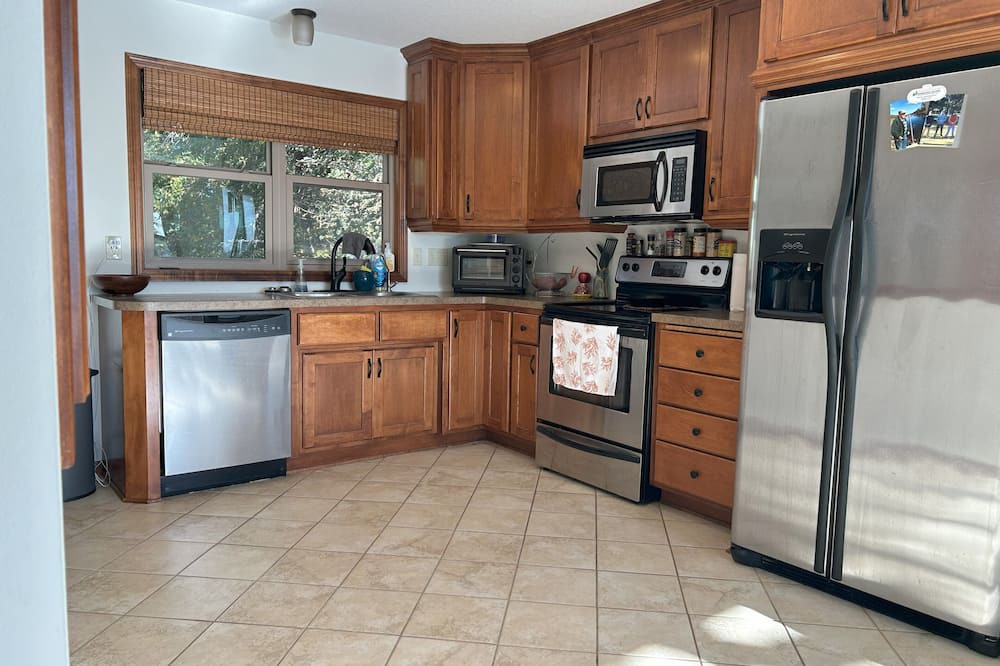 Zimmerman Cabin | Charming Lake Home with endless hosting options!