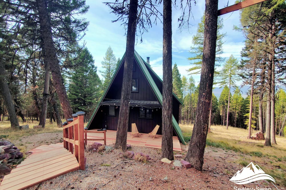 Seeley Lake Cabin | Das BârenHaus is a Charming 2-bedroom A-frame cabin in lovely Seeley Lake