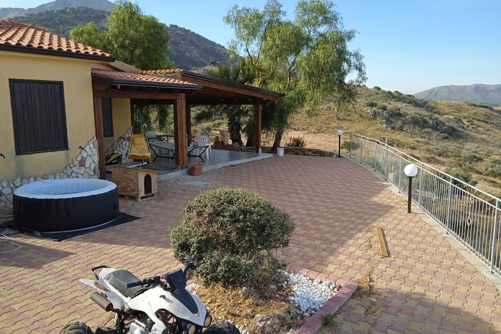 Borgetto Apartment | Apartment 'Casa Lucia Borgetto' with Sea View, Wi-Fi and Air Conditioning