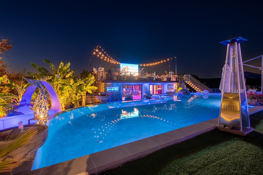 Long Canyon House | NEW! Oasis at the Cove! 7 AC! Sleeps up to 12!