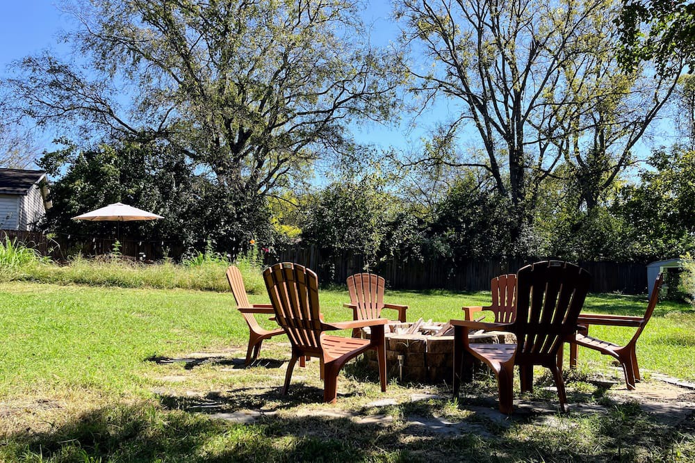 Radnor House | The BOHO Bungalow - NEW listing - Close to BNA, Broadway, Zoo, Opry and Geodis
