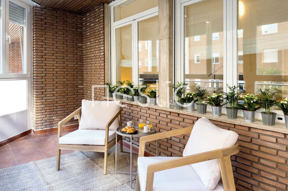 Trafalgar Apartment | CLARAVAL: Apartment + Office Room in Chamberí