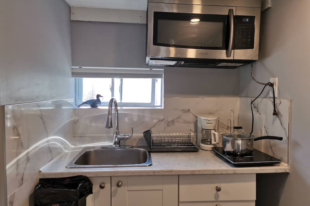 Ottawa Division Apartment | Cozy Eco downtown studio
