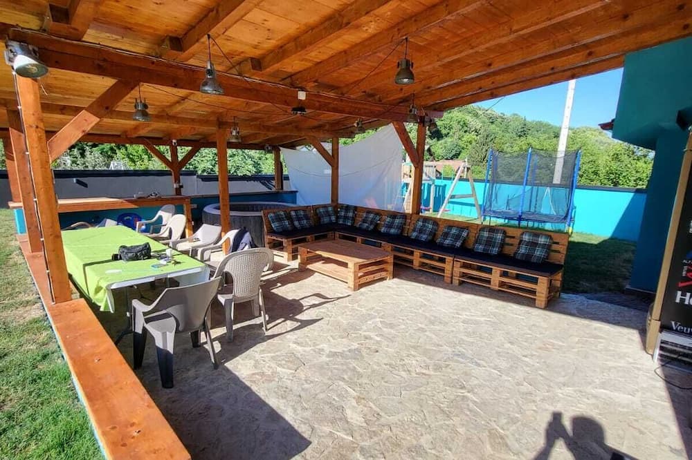 Petrovaradin House | Charming 4-bedroom house with WiFi, AC in peaceful Rakovac