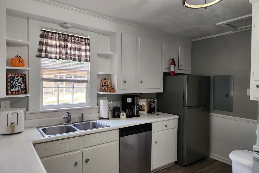 Moultrie House | Charming 3-bedroom house in historic southwest Georgia!