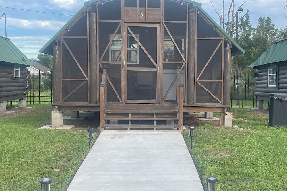 Crown Point Cabin | Cozy cabin in wonderful Marrero with WiFi, AC Cabin 6