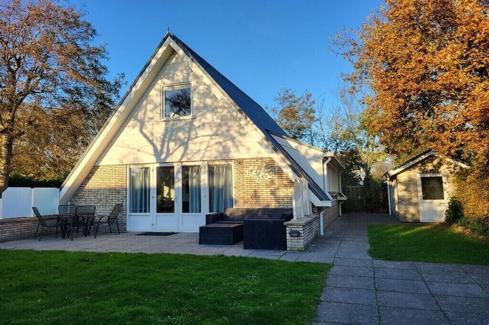 Callantsoog Boat Rental | SP 32 Comfortable holiday residence