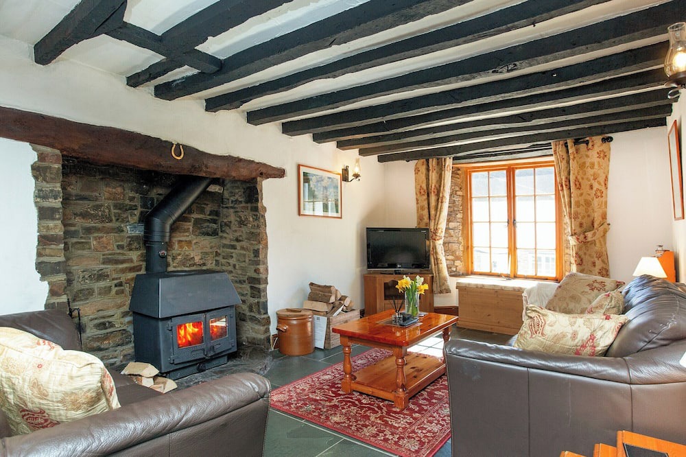 Chittlehampton Cottage | 3 bedroom accommodation in Chittlehampton, near Umberleigh
