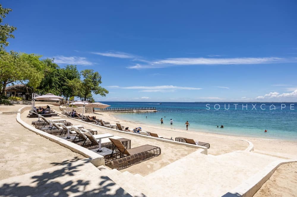 Lapu-Lapu Apartment | Furnished 1BR | Amenity View, WiFi, Netflix, Pool and Beach