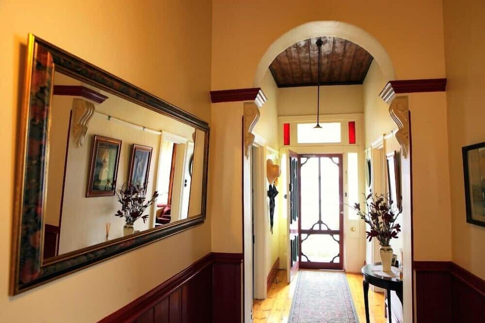 Kyneton House | Weekly Stay at Isabella minimum Kyneton