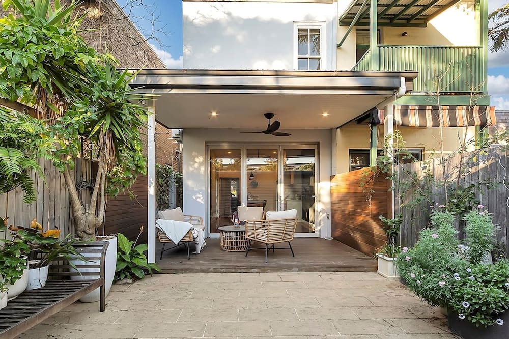 Redfern Apartment | Prime Location Retreat with Private Garage Parking