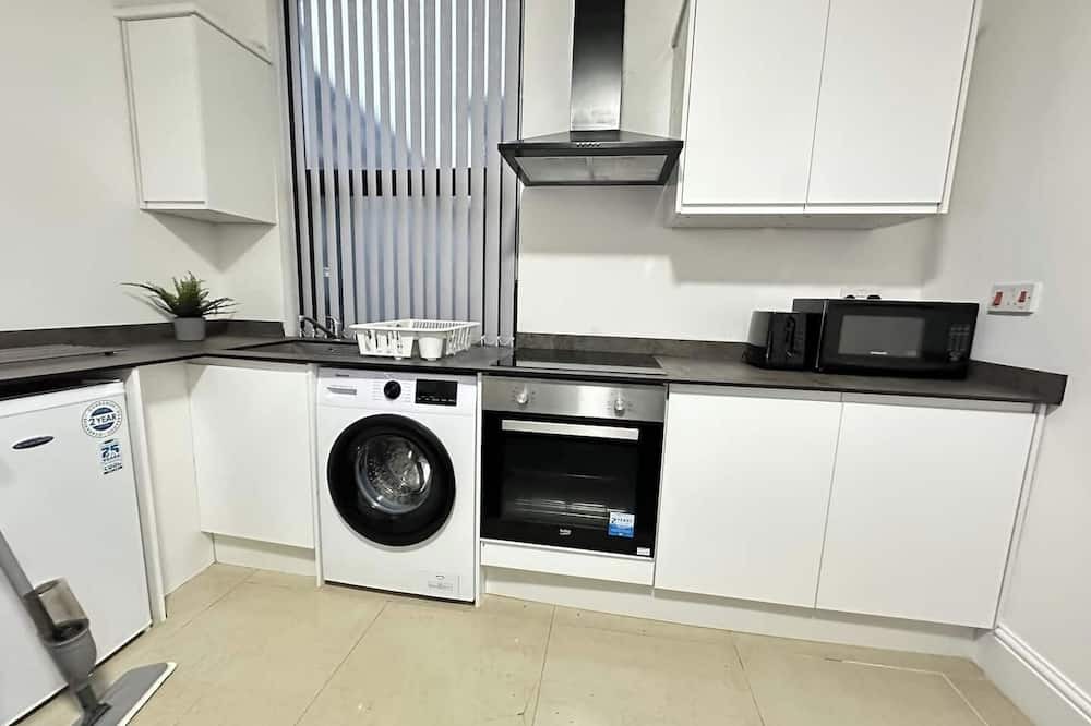Kidderminster Apartment | Relaxing Studio Apartment in Scenic Kidderminster