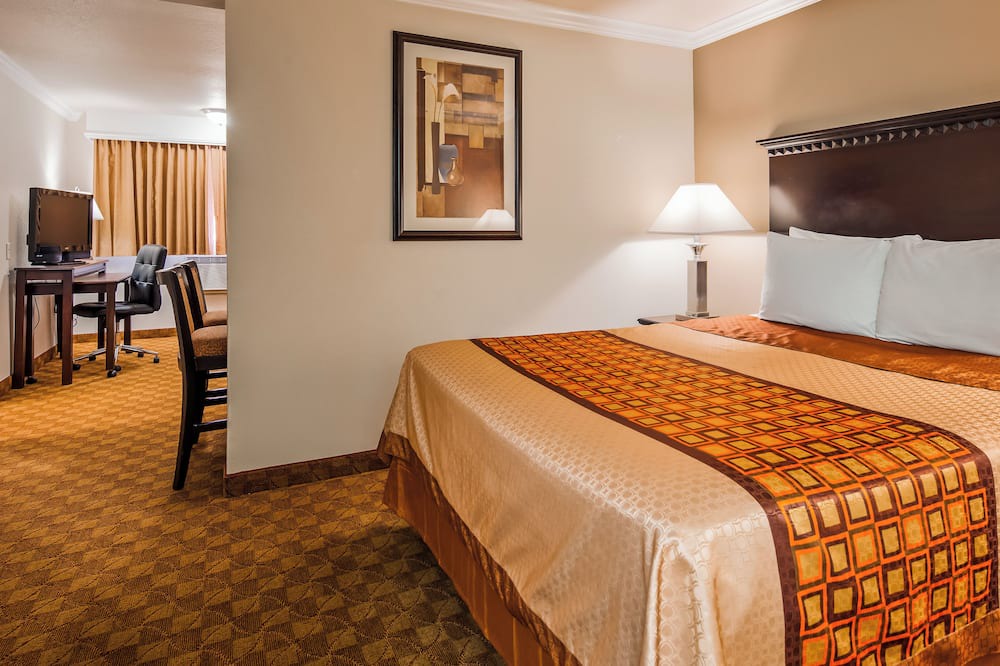 Lompoc Apartment | Hotel Suite in Lompoc with Kitchenette, Pool and Complimentary Breakfast