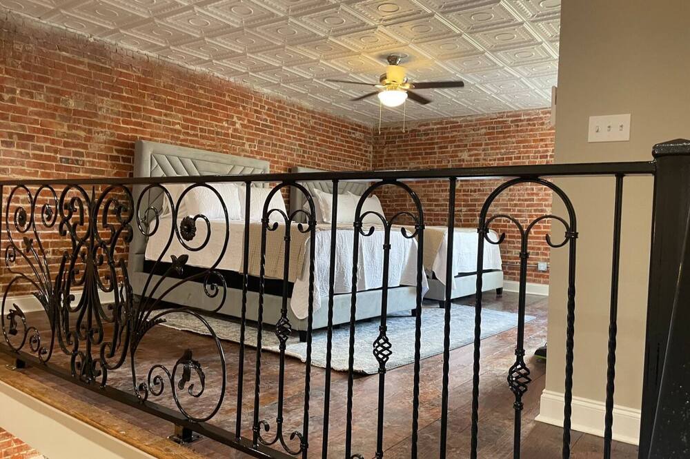Rayne Apartment | Historic Worthmore Suite B