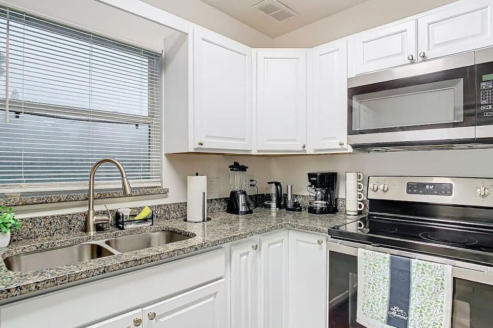 Lake Mann Estates House | 2BR Retreat: Close to Attractions & Free Parking!