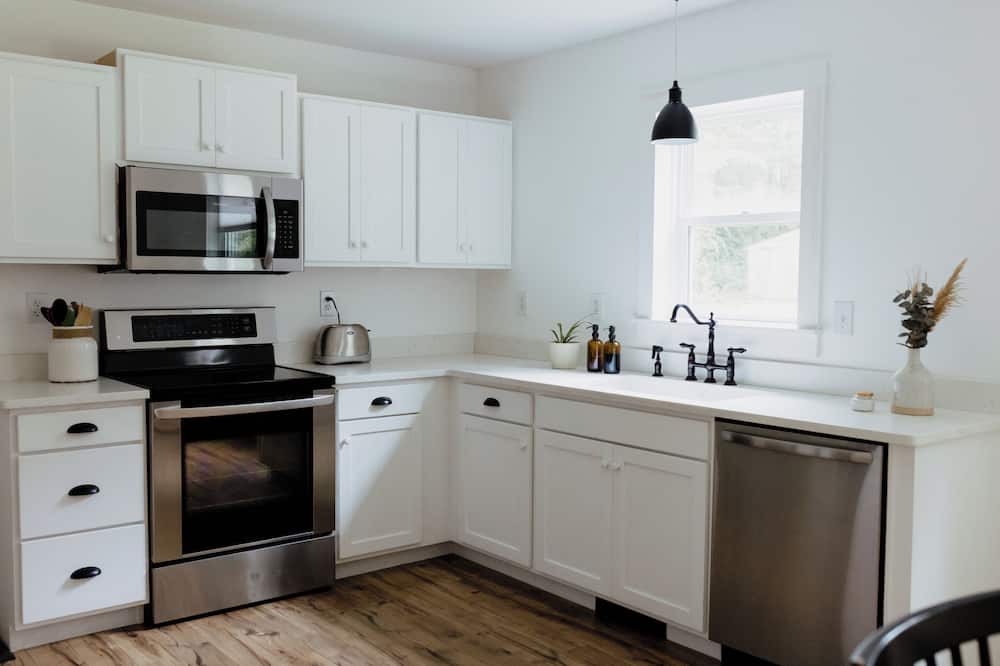 Ashley Falls House | Modern 3-bedroom home in the Berkshires!