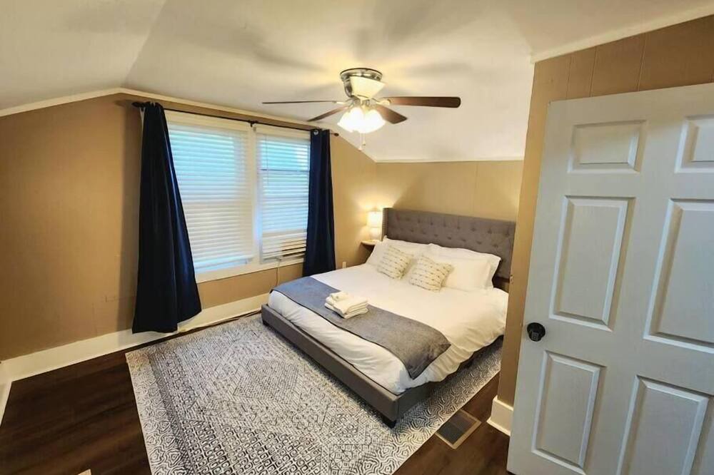 Downtown House | Cozy Private Room in Charming Shared Home