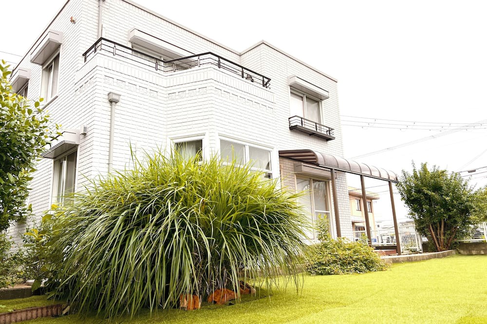 Omihachiman House | Prime Location, Spacious, 2BA, Quiet, 35 Min to Kyoto
