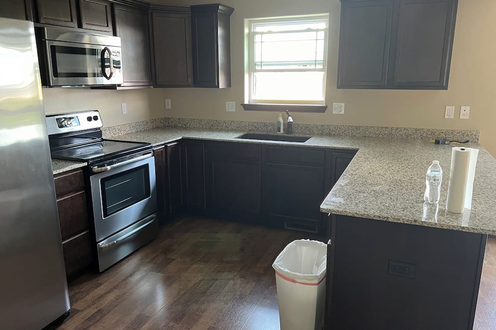 Marion Condo | Welcome to our serene 4-bed, 3.5 bath retreat in a quiet neighborhood in Marion.
