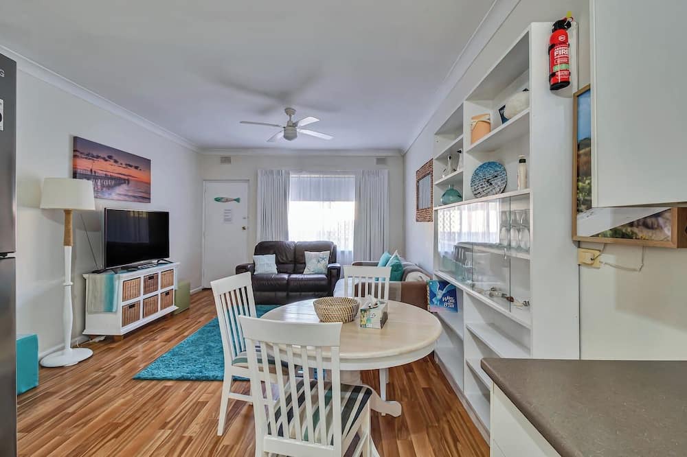 Semaphore Apartment | Relaxed Beachside Comfort on Semaphore Foreshore