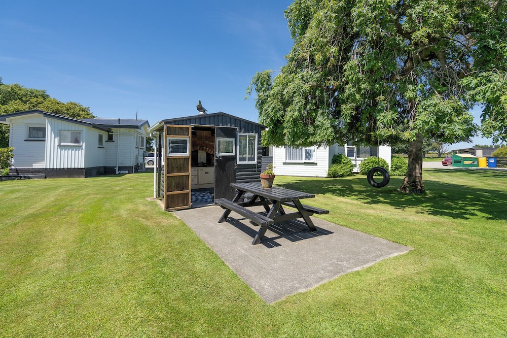 Invercargill Cottage | 3 Bedroom Cottage in the Country.