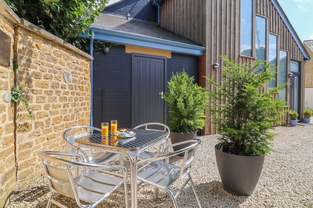 Sherborne Cottage | PUMP ROOM, romantic, with a garden in Sherborne