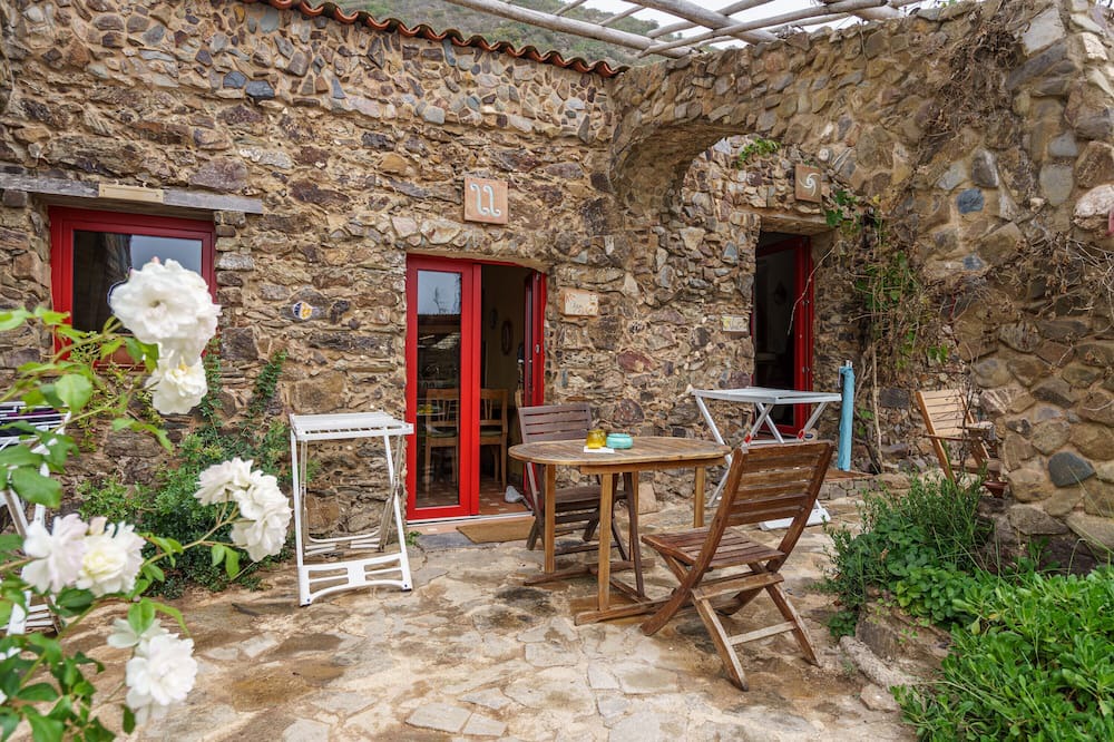 Carrapateira Apartment | Studio Apartment 'Agua' with Mountain View, Shared Terrace and Wi-Fi