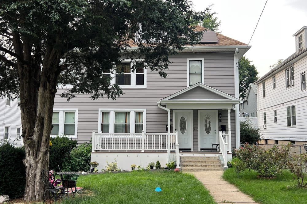 Hartford House | Charming 3-bedroom house with WiFi and AC in Hartford