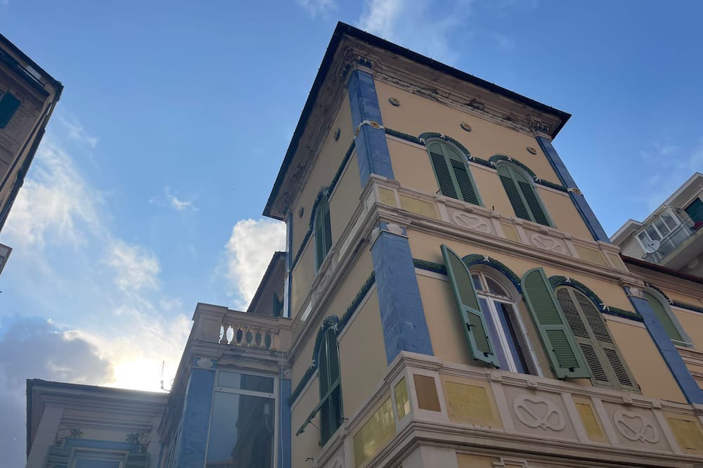 Vado Ligure Apartment | Room 'Suite' with Shared Terrace, Wi-Fi and Air Conditioning