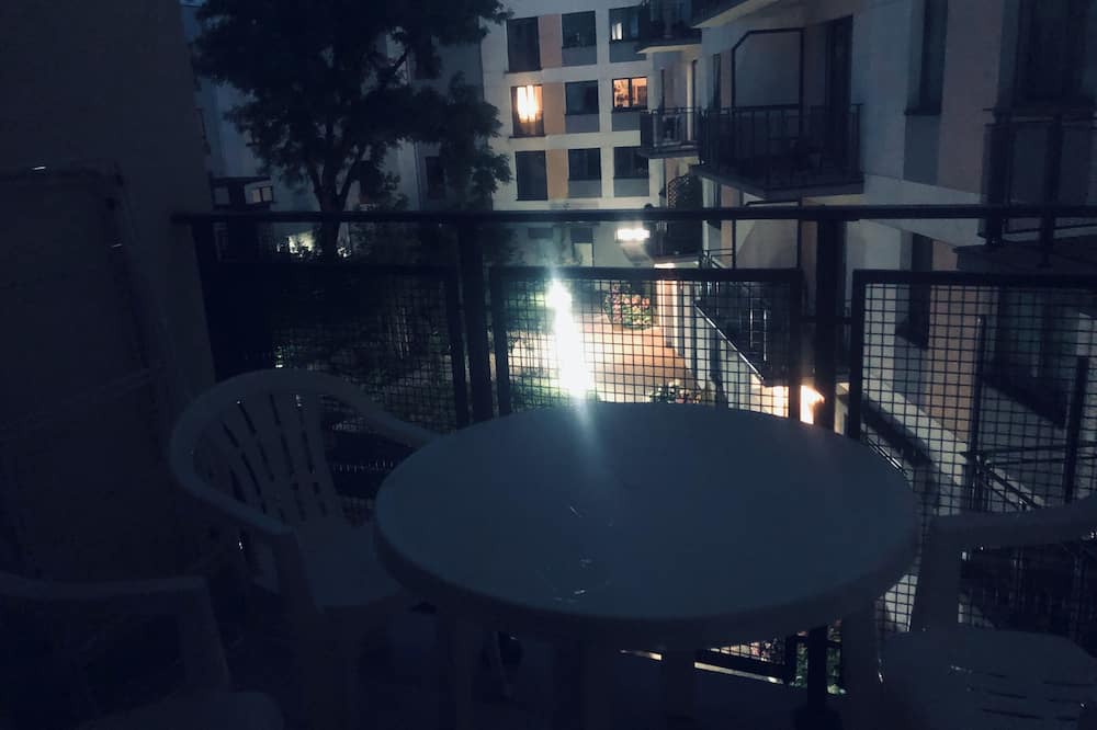 Wlochy Apartment | Near the Center, but close to nature.