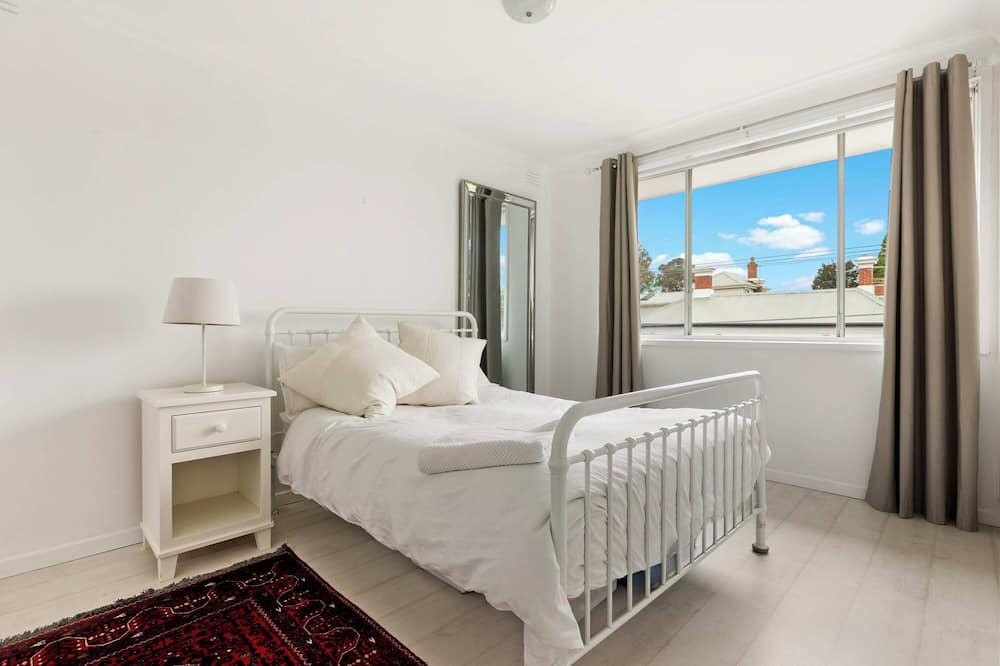Fitzroy North Apartment | Quaint 2 Bedroom Fitzroy Apartment Free WiFi
